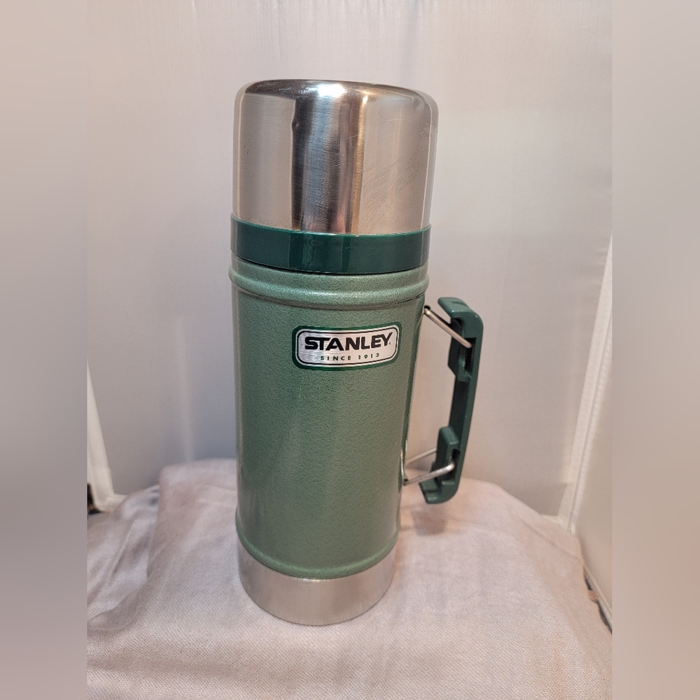 Stanley Classic Wide Mouth 24 Oz Stainless Vacuum/Bottle/Canteen Thermos